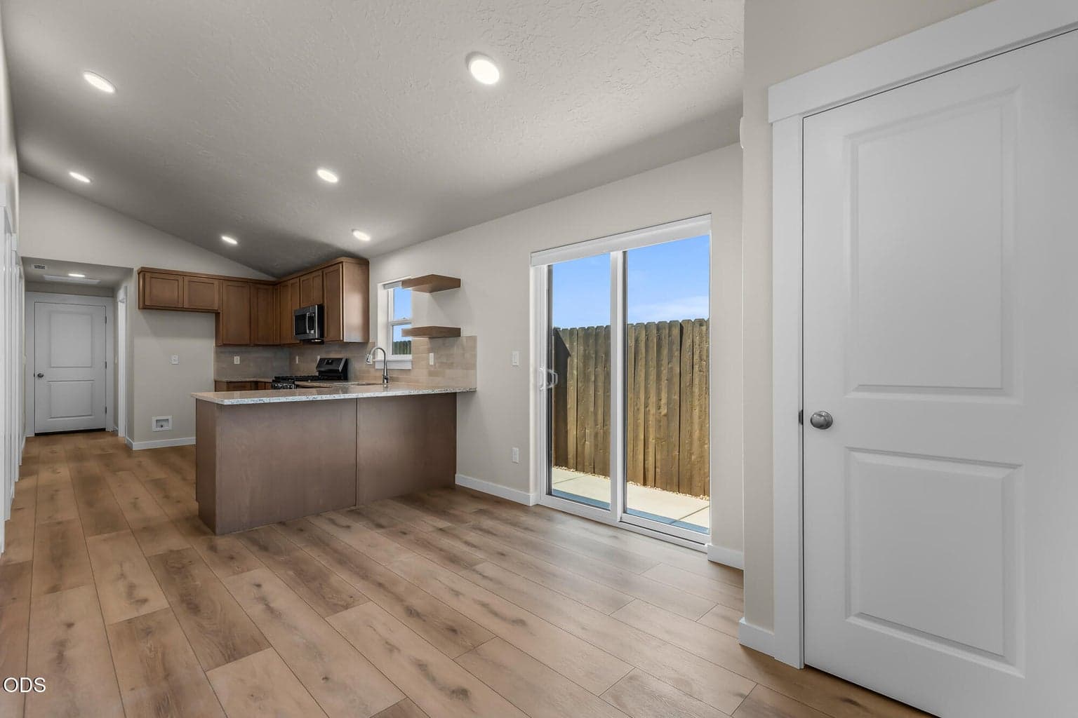 Photo of 2842 NW Sterling Drive 10 of 22