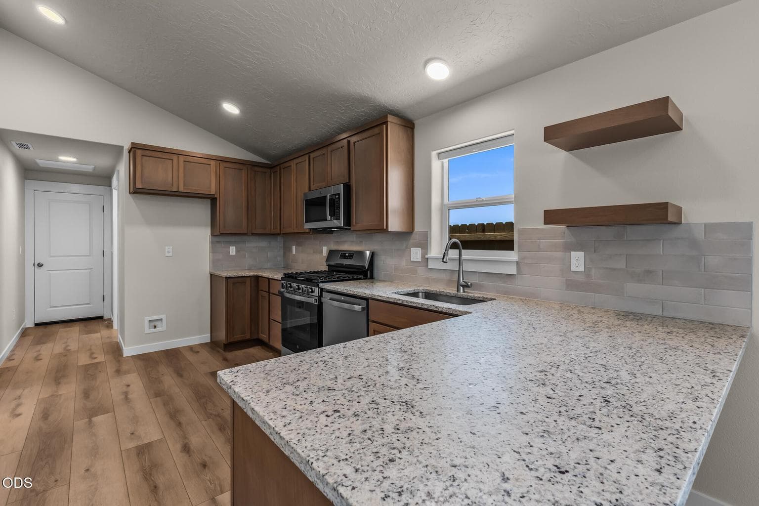 Photo of 2842 NW Sterling Drive 5 of 22