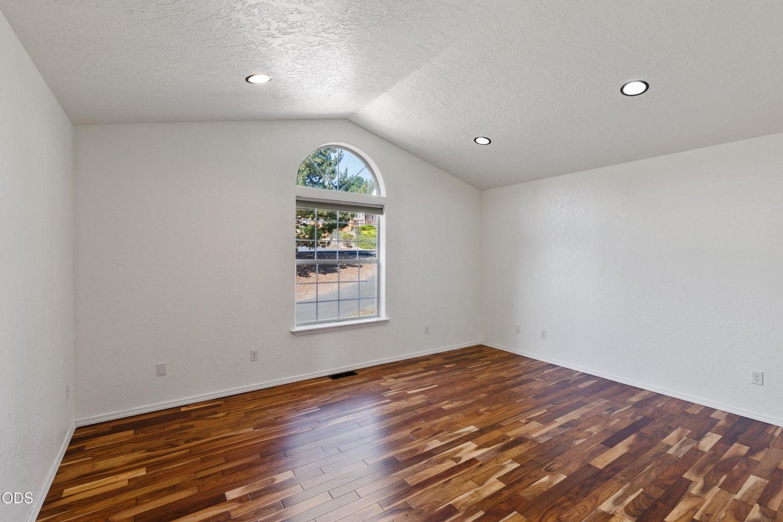 Photo of 3244 SW 34th Street 7 of 23