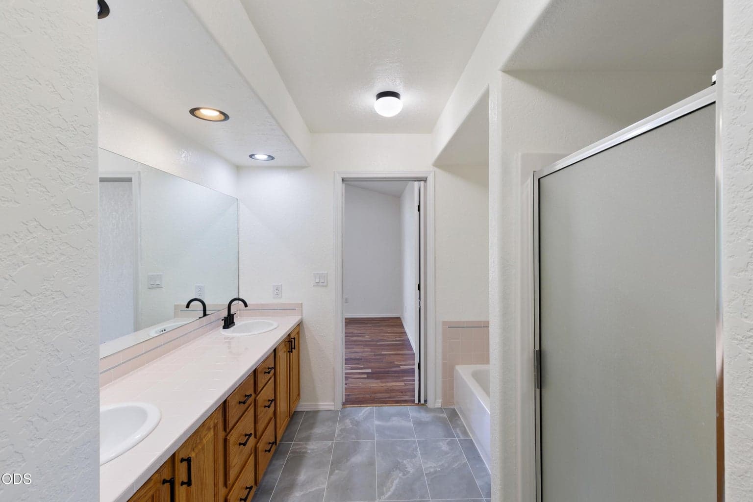Photo of 3244 SW 34th Street 10 of 23