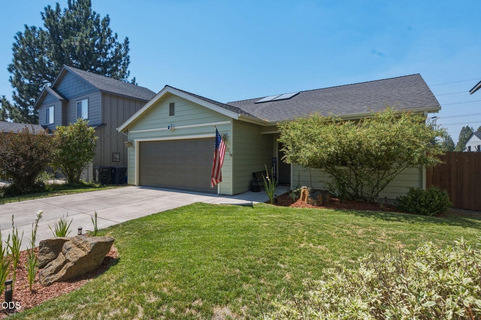 Photo of 61382 SE Geary Drive 2 of 27