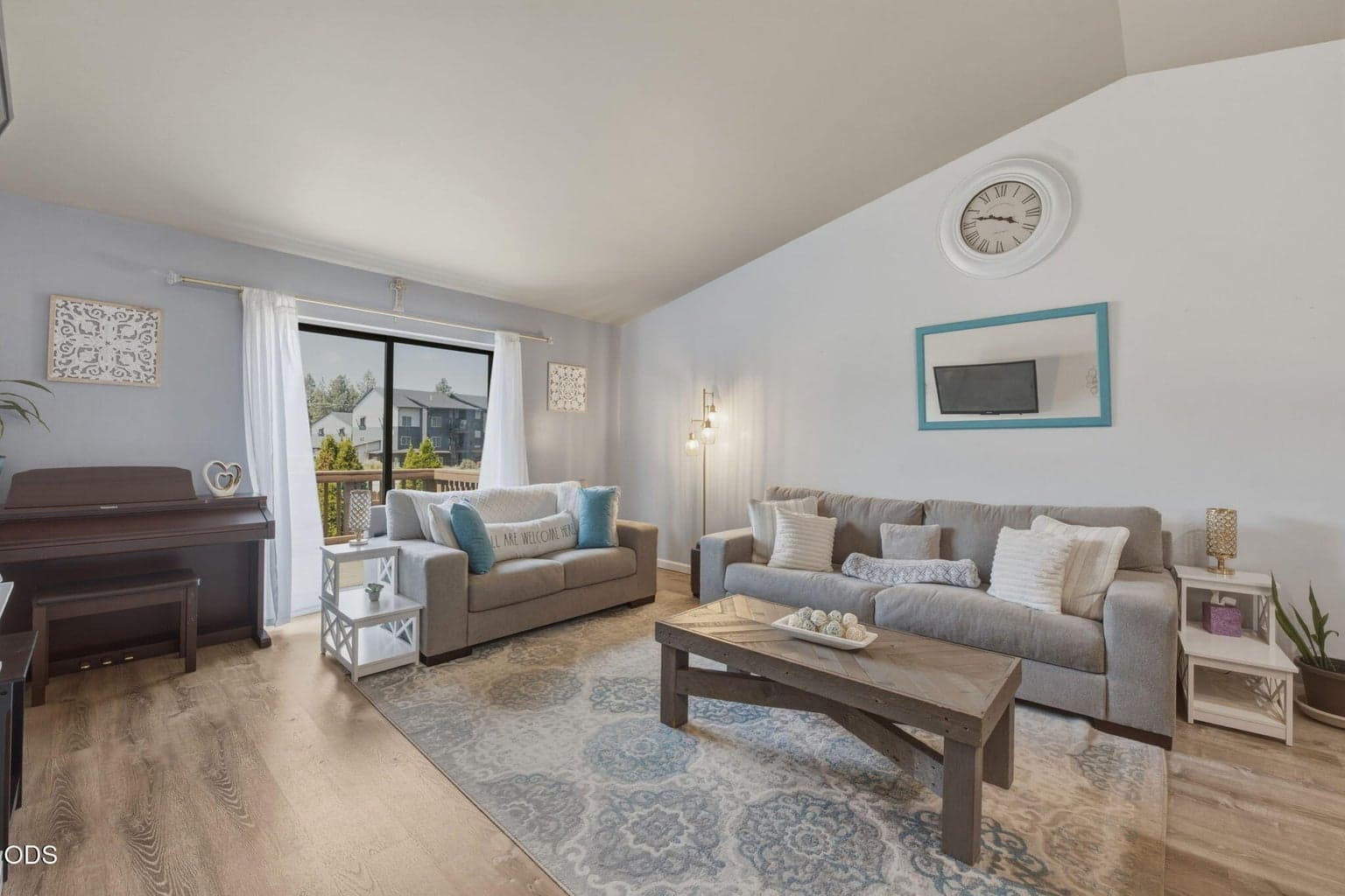 Photo of 61382 SE Geary Drive 4 of 27