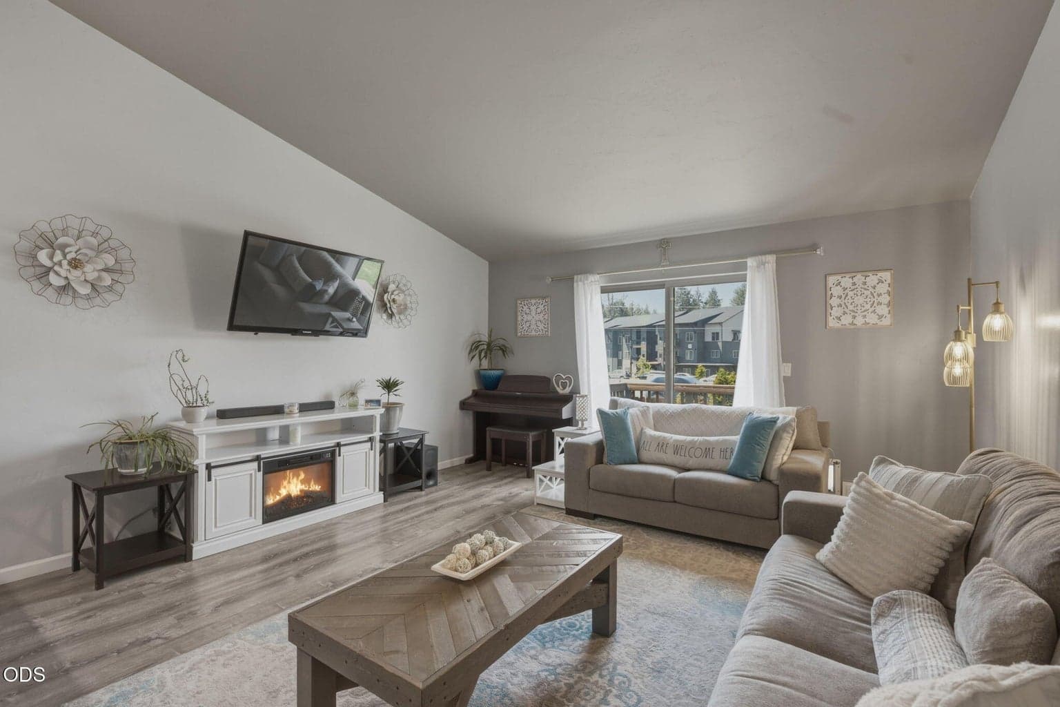 Photo of 61382 SE Geary Drive 5 of 27