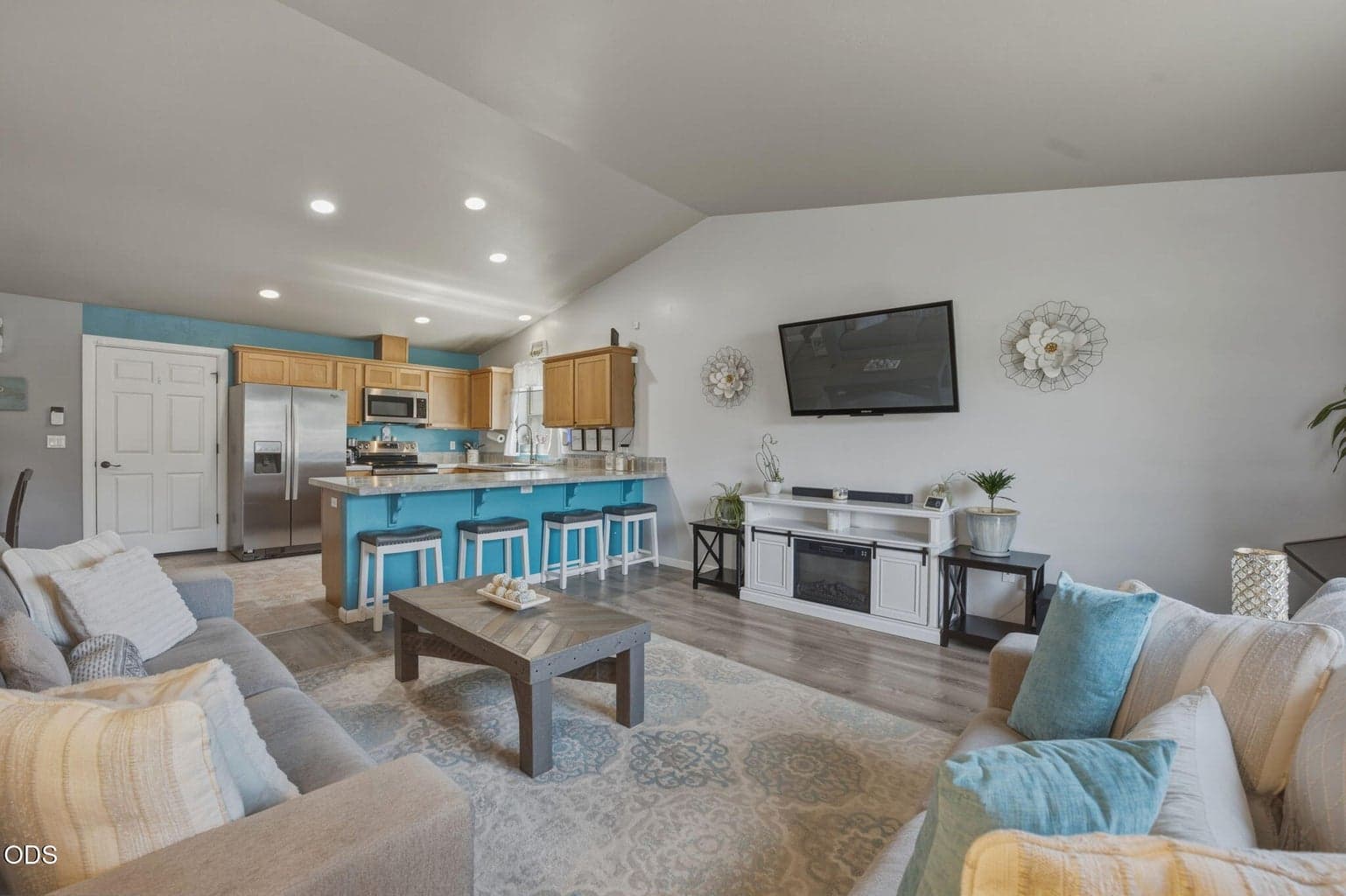 Photo of 61382 SE Geary Drive 6 of 27