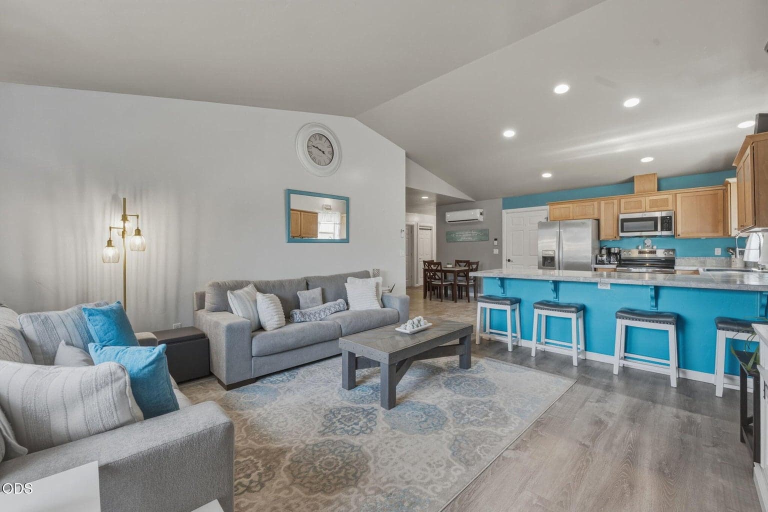 Photo of 61382 SE Geary Drive 7 of 27