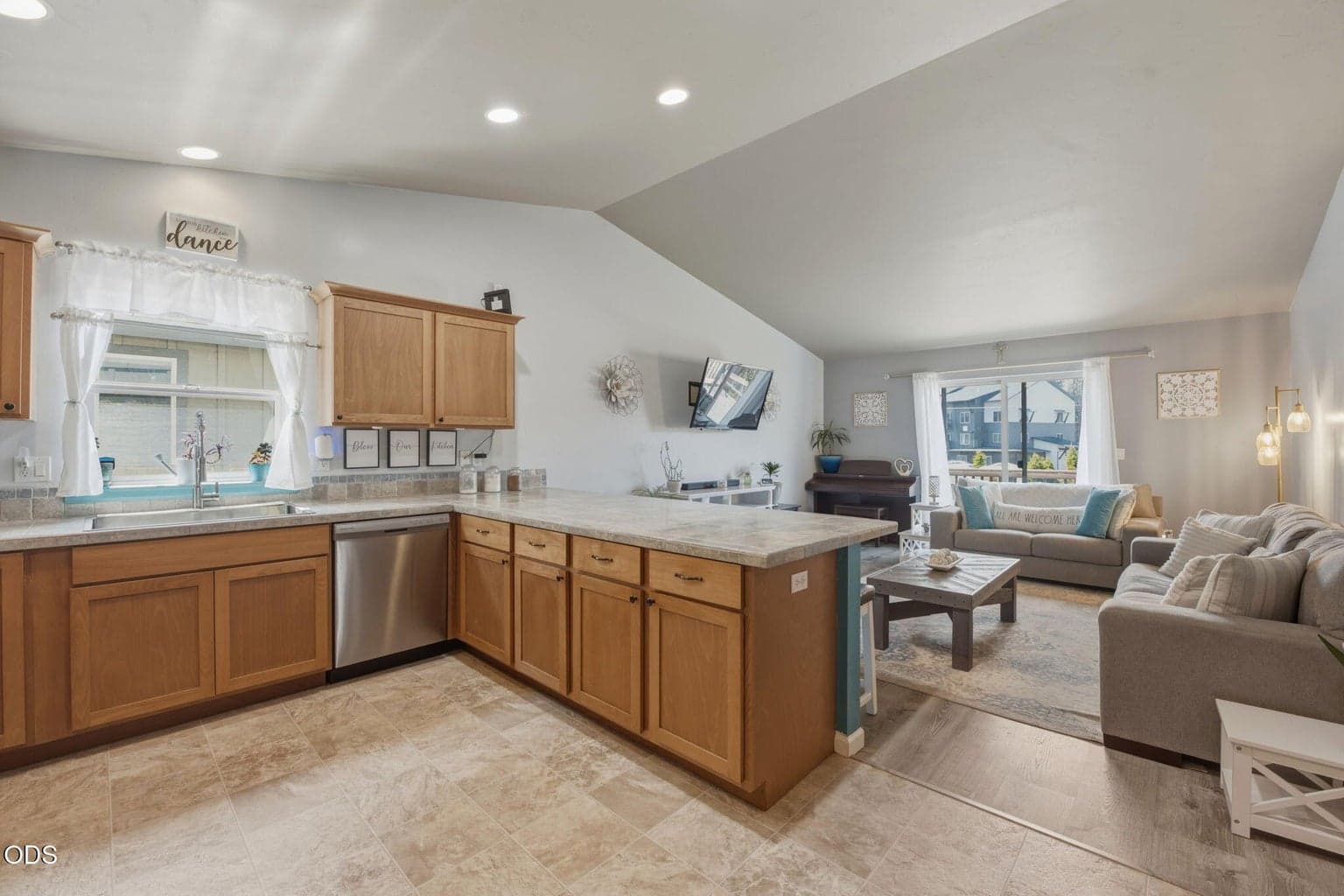 Photo of 61382 SE Geary Drive 11 of 27