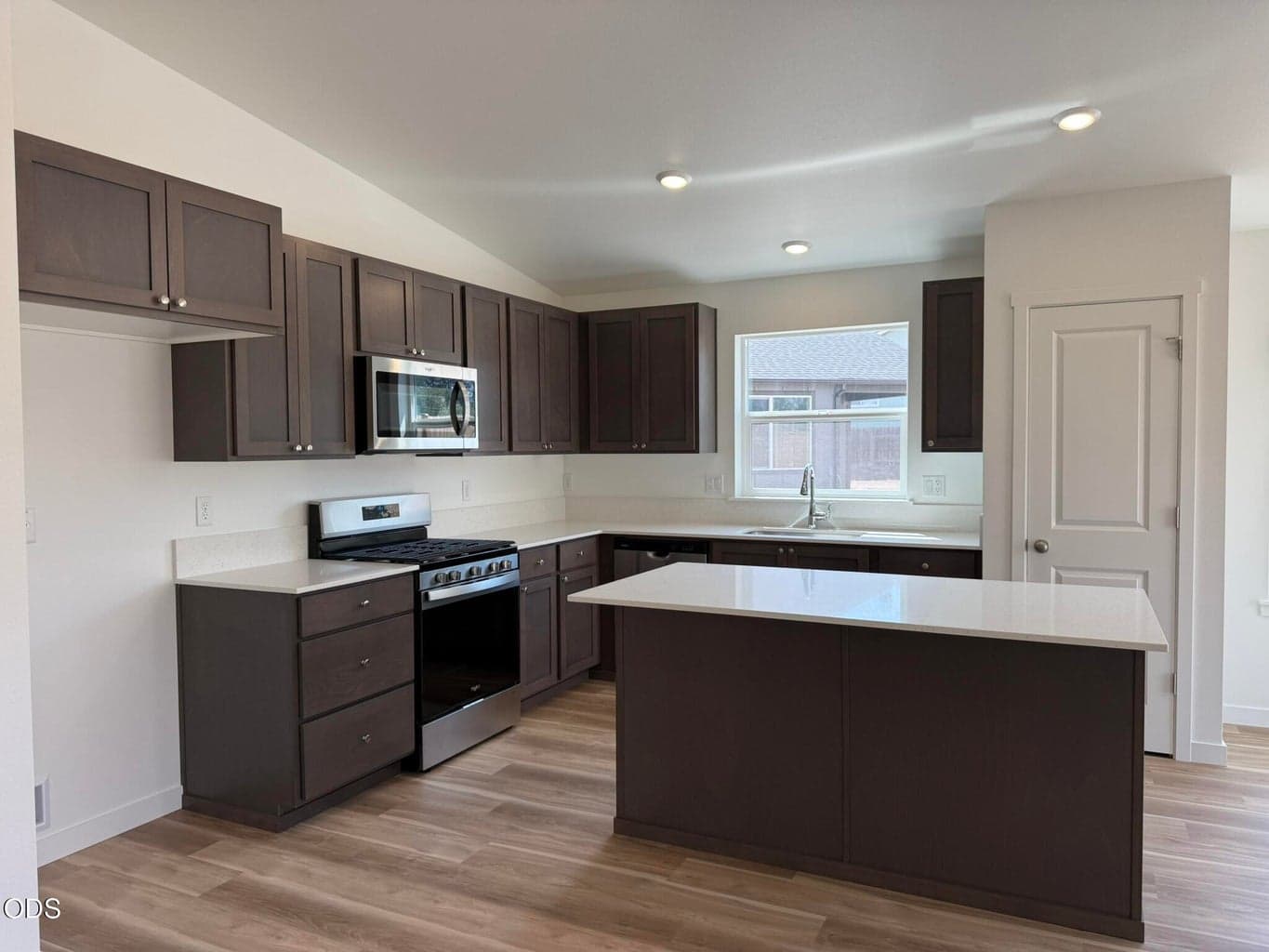 Photos of similar model, actual finishes may vary