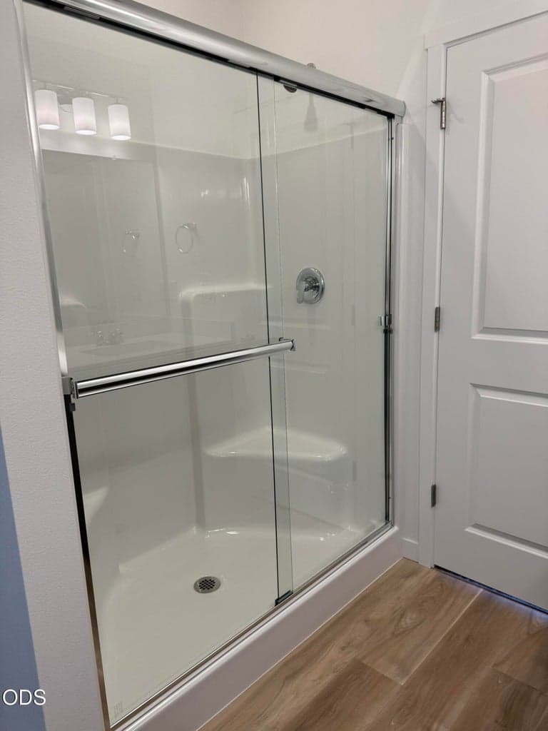 Photos of similar model, actual finishes may vary