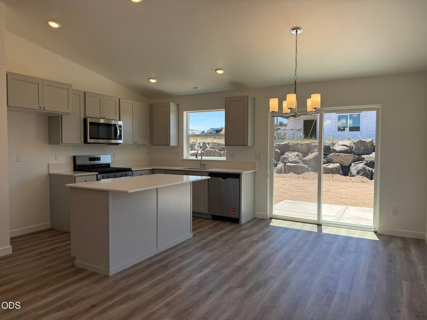 Photos of similar model, actual finishes may vary