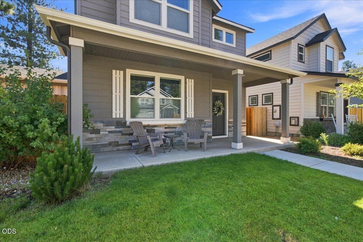 Photo of 642 N Willitts Street 3 of 55