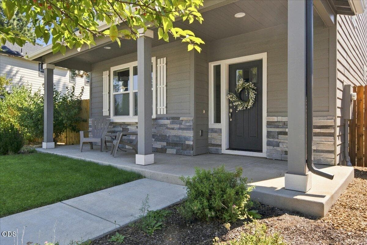 Photo of 642 N Willitts Street 5 of 55