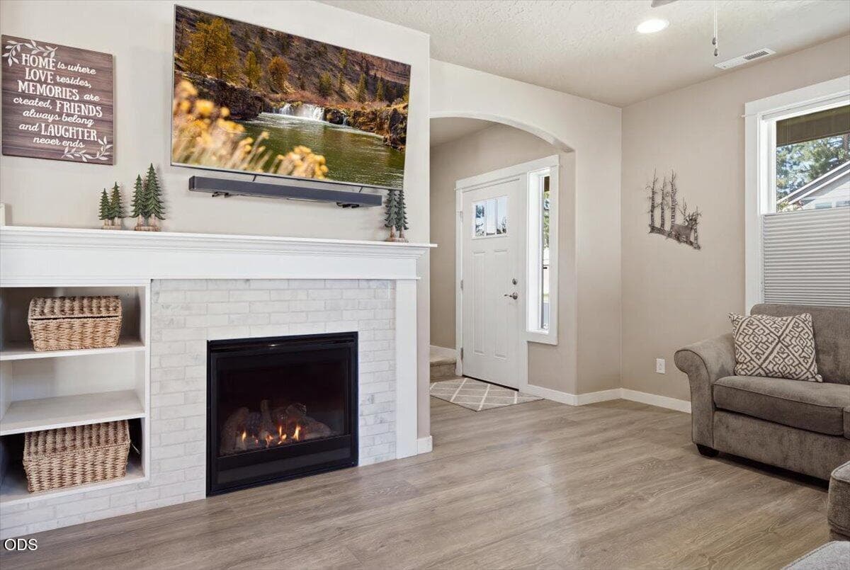 Photo of 642 N Willitts Street 10 of 55