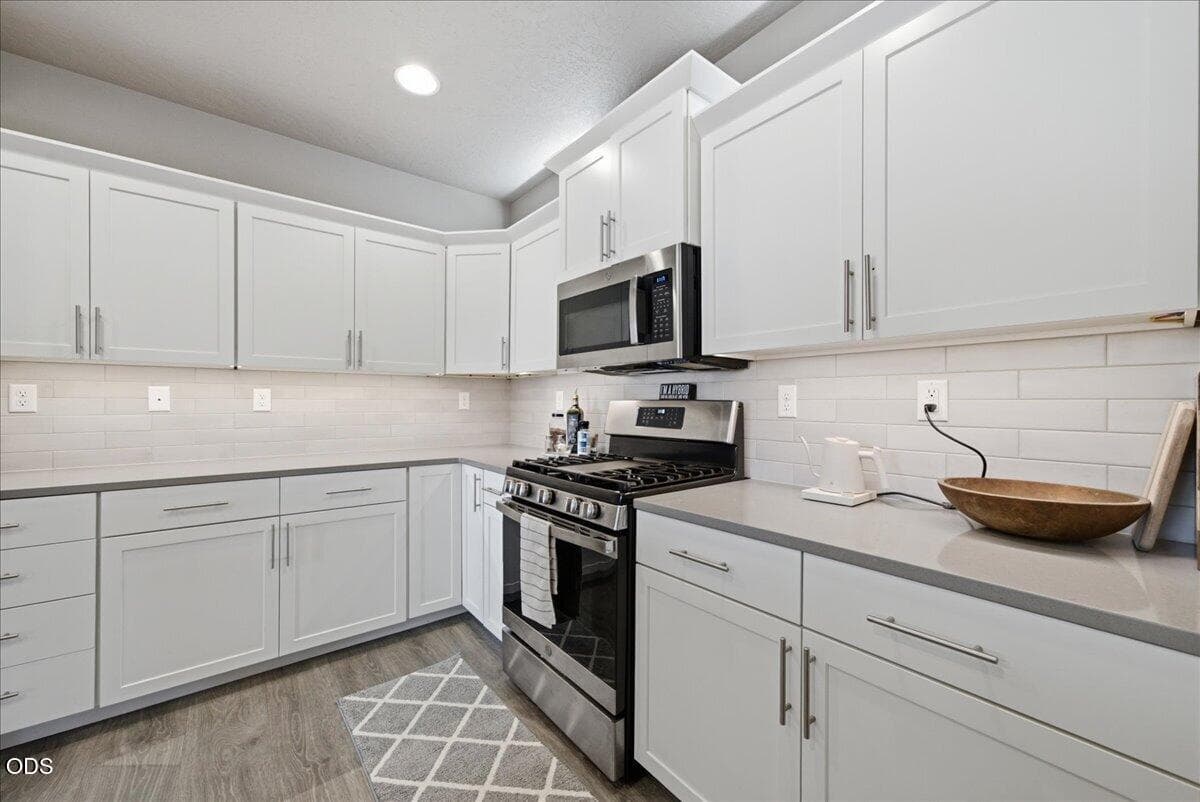 Photo of 642 N Willitts Street 16 of 55