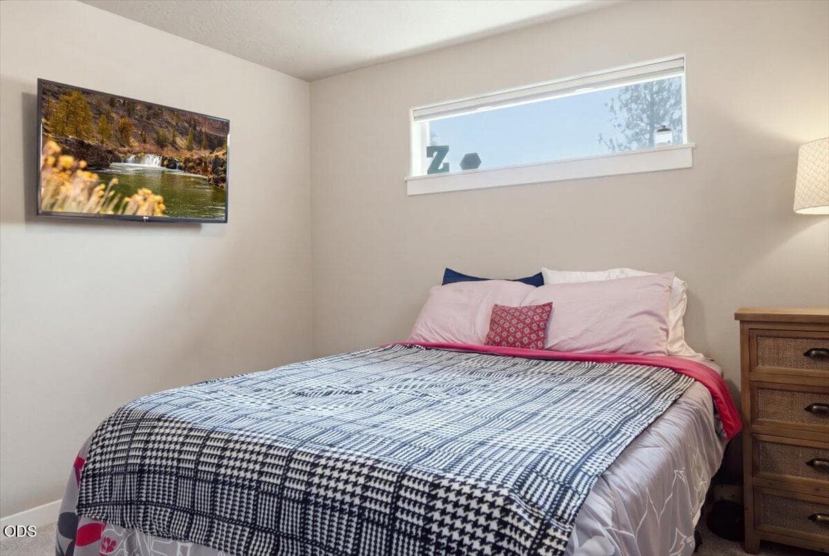 Photo of 642 N Willitts Street 25 of 55