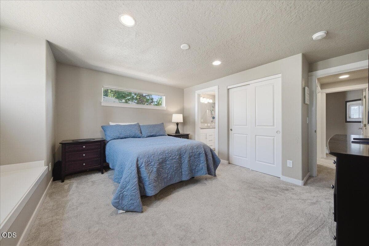 Photo of 642 N Willitts Street 34 of 55