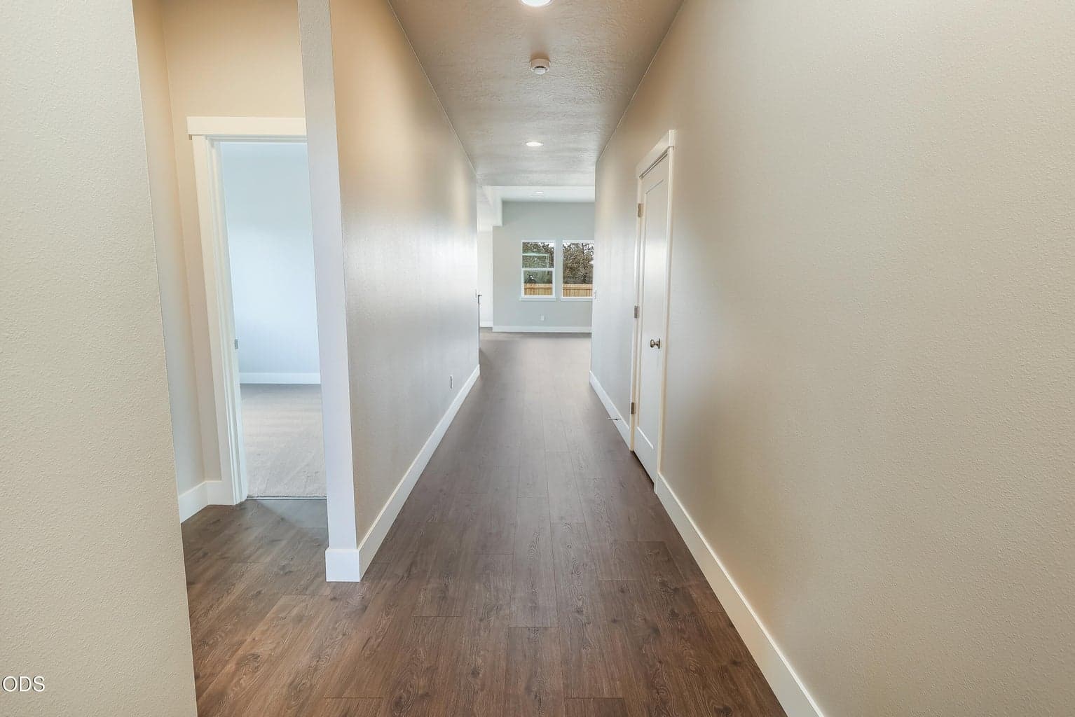 Photo of 3909 SW Antelope Way 2 of 23