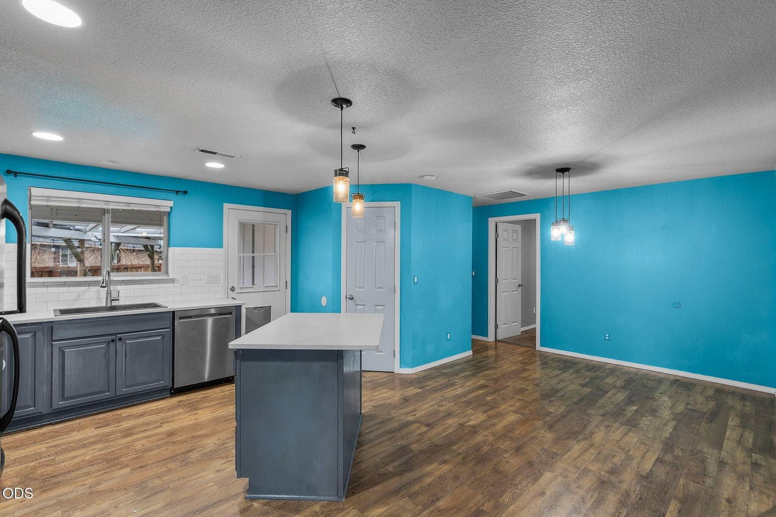 Photo of 485 SE Ponderosa Drive 7 of 19
