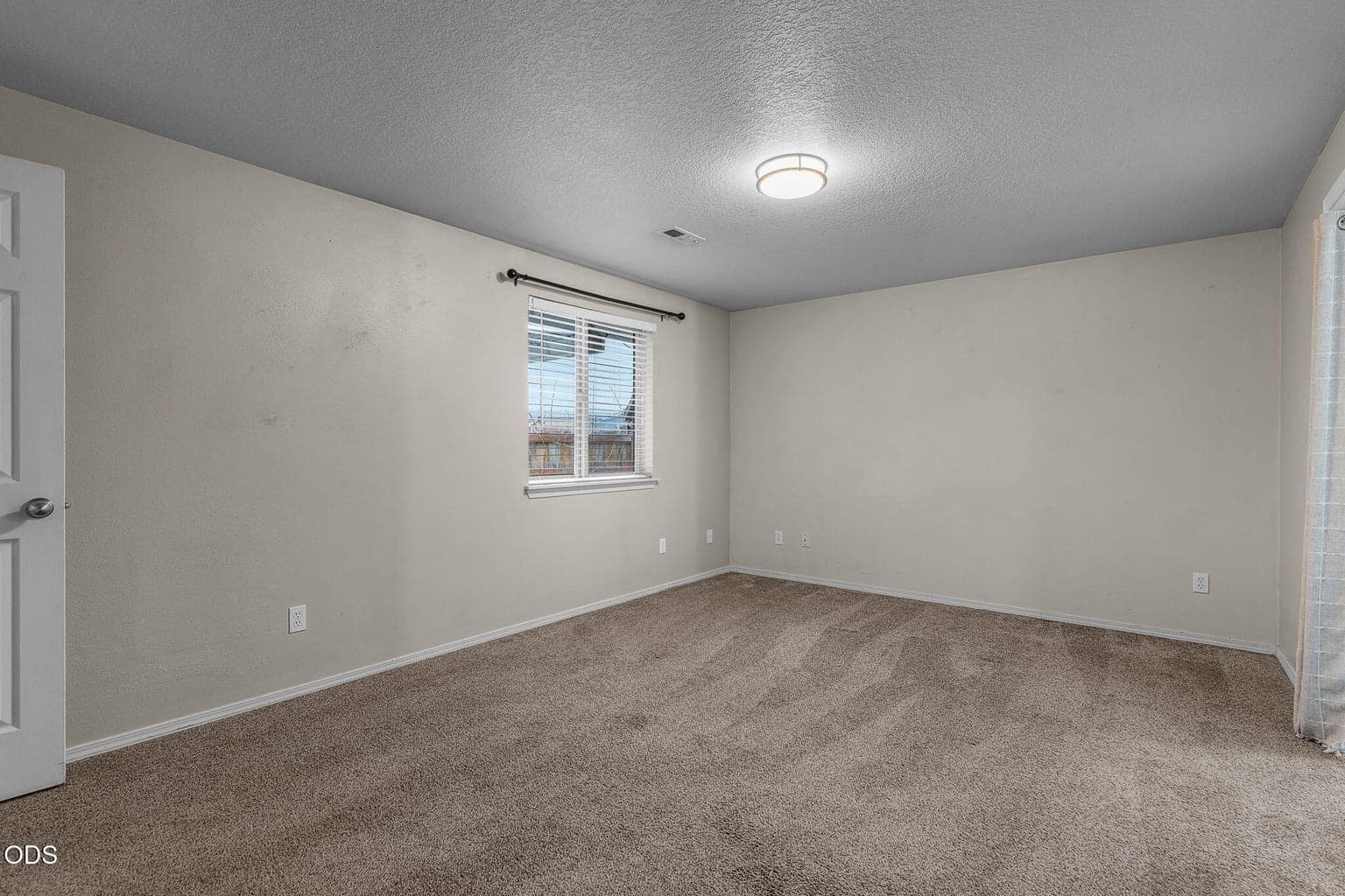 Photo of 485 SE Ponderosa Drive 9 of 19