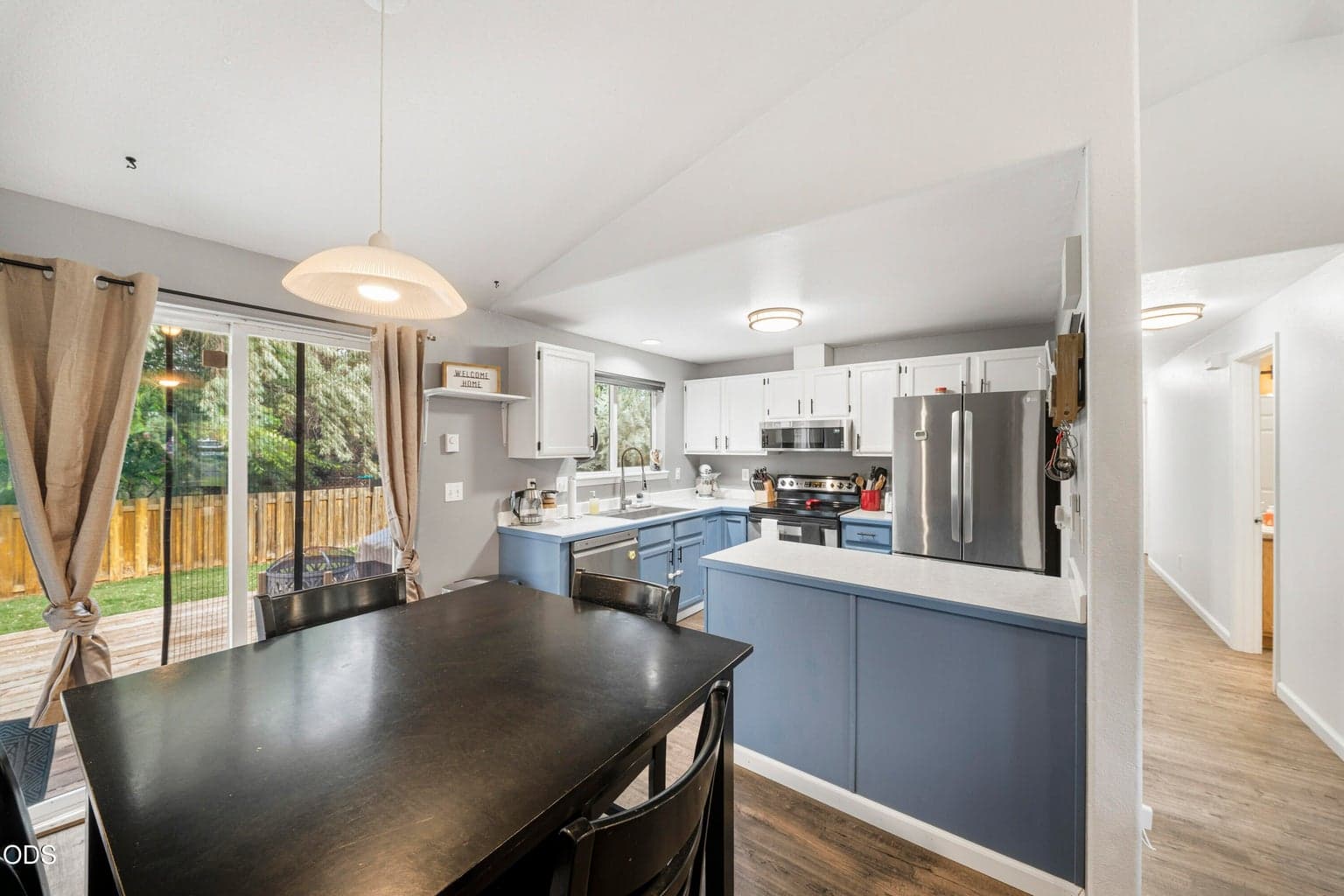 Photo of 2971 SW Salmon Avenue 13 of 33