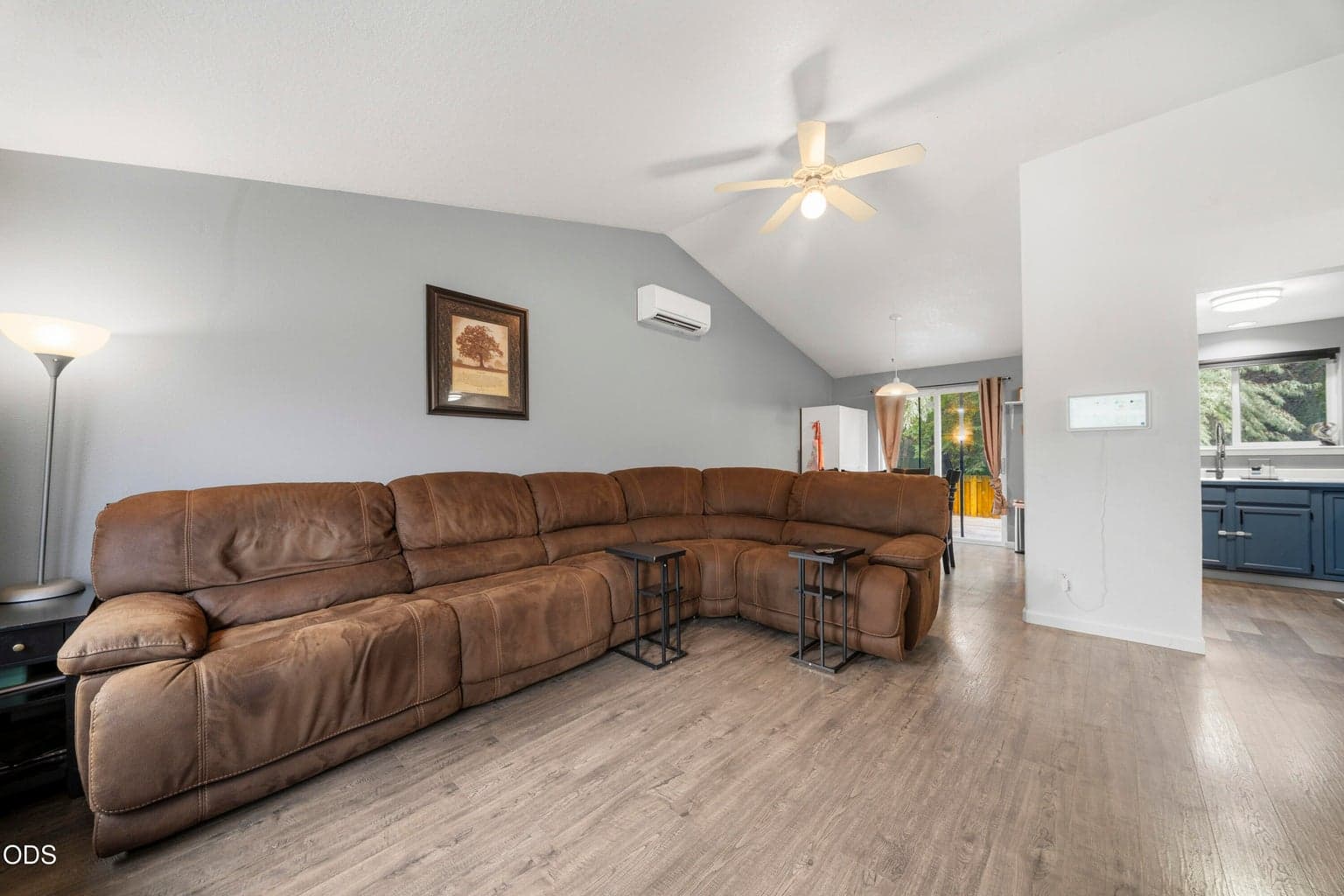 Photo of 2971 SW Salmon Avenue 5 of 33
