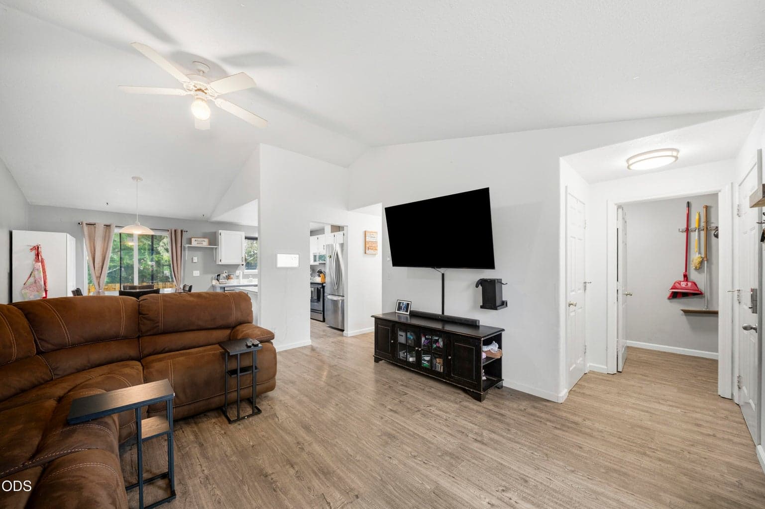 Photo of 2971 SW Salmon Avenue 7 of 33