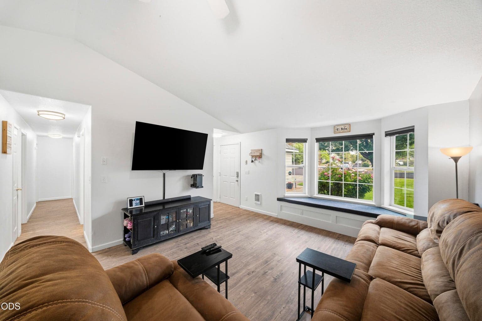 Photo of 2971 SW Salmon Avenue 9 of 33
