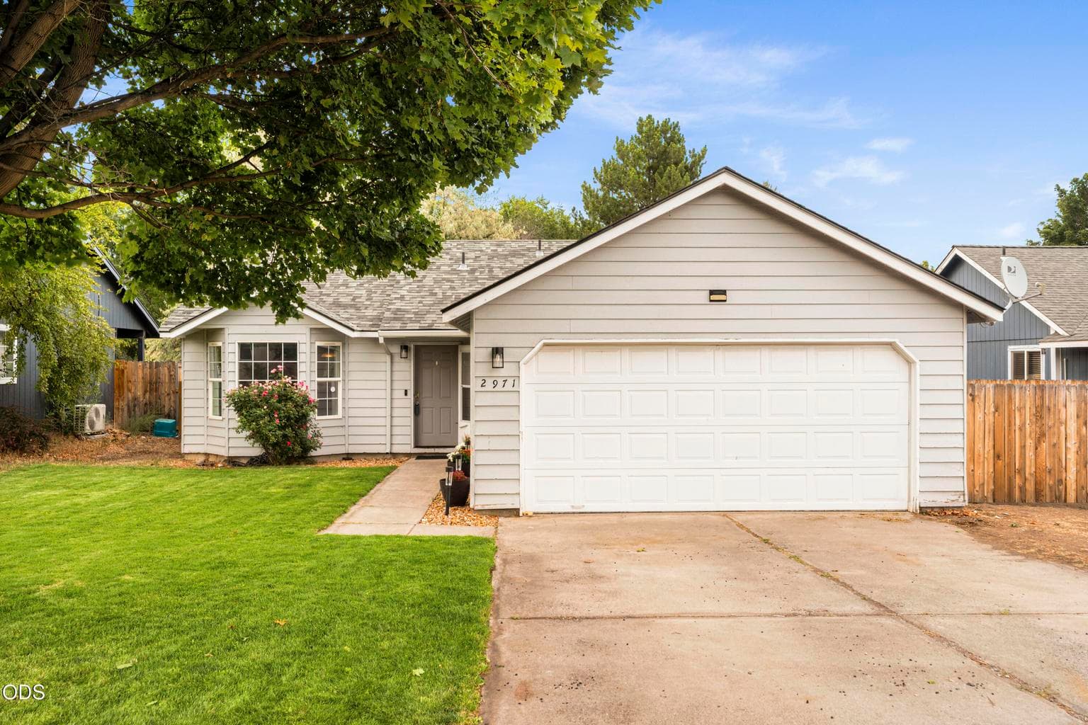 Photo of 2971 SW Salmon Avenue 1 of 33