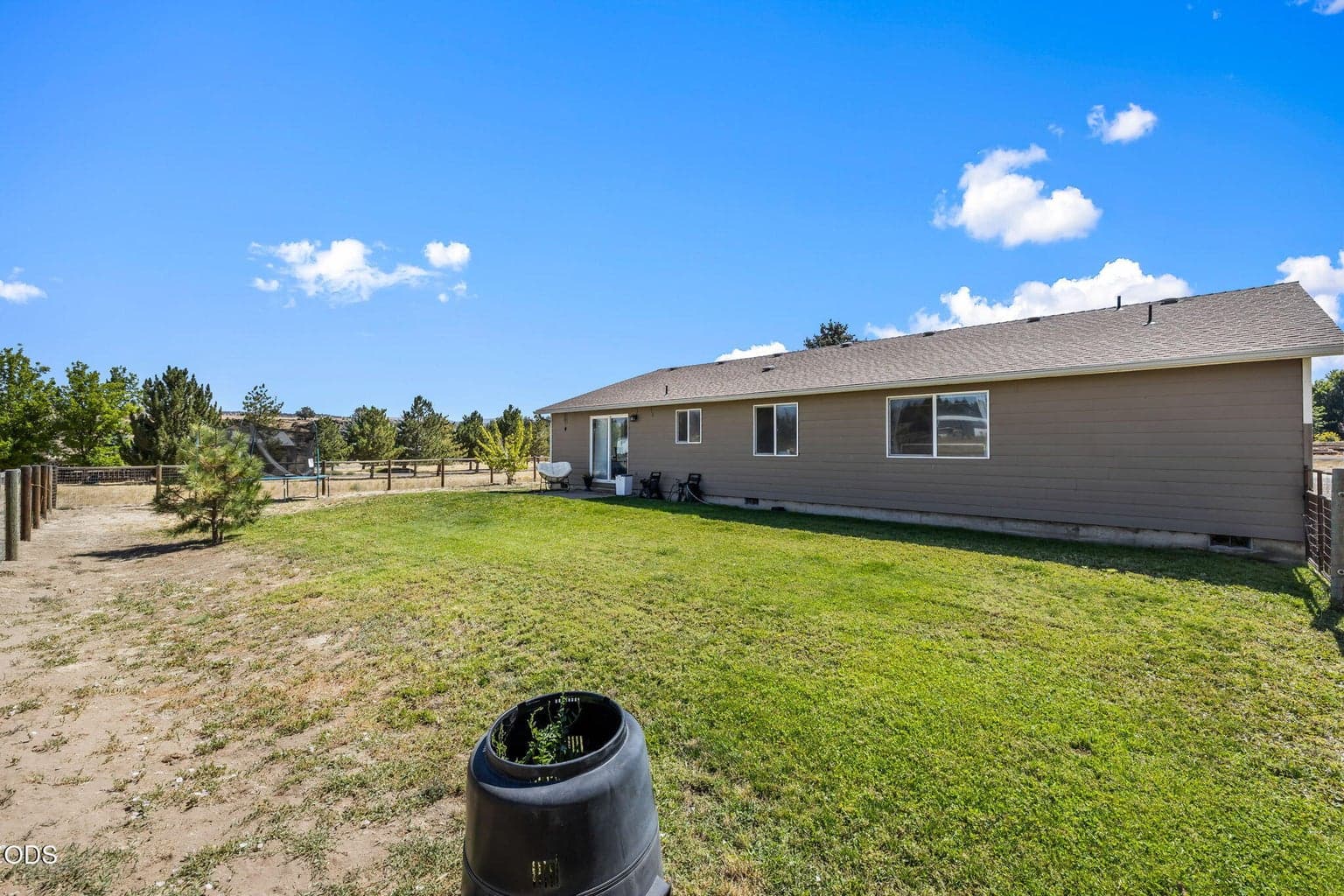 Photo of 1940 SE Sagebrush Drive 46 of 62