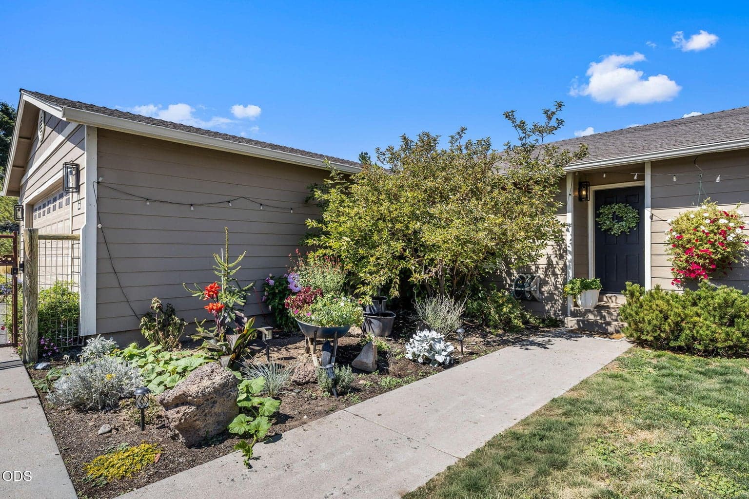 Photo of 1940 SE Sagebrush Drive 11 of 62