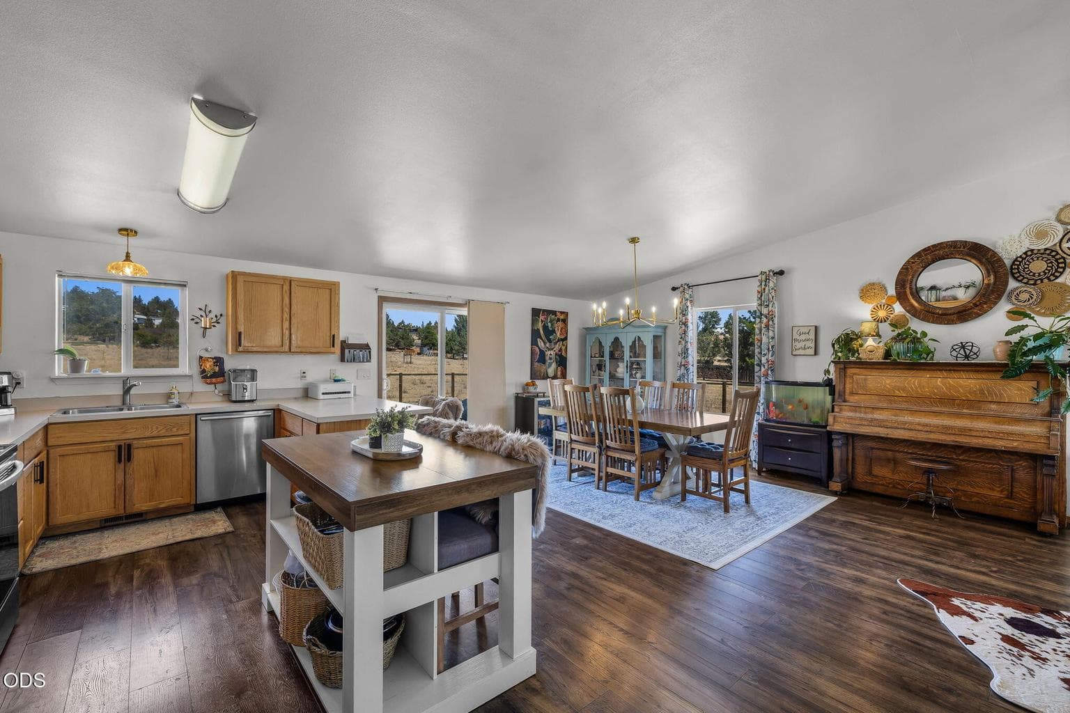 Photo of 1940 SE Sagebrush Drive 23 of 62