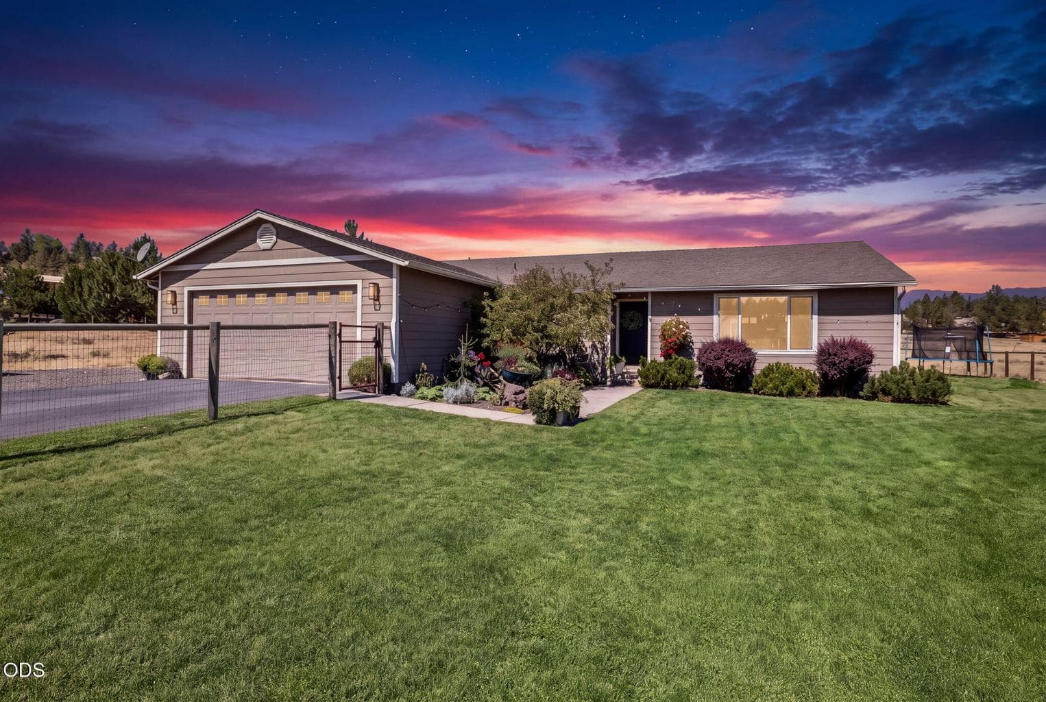 Photo of 1940 SE Sagebrush Drive 1 of 62
