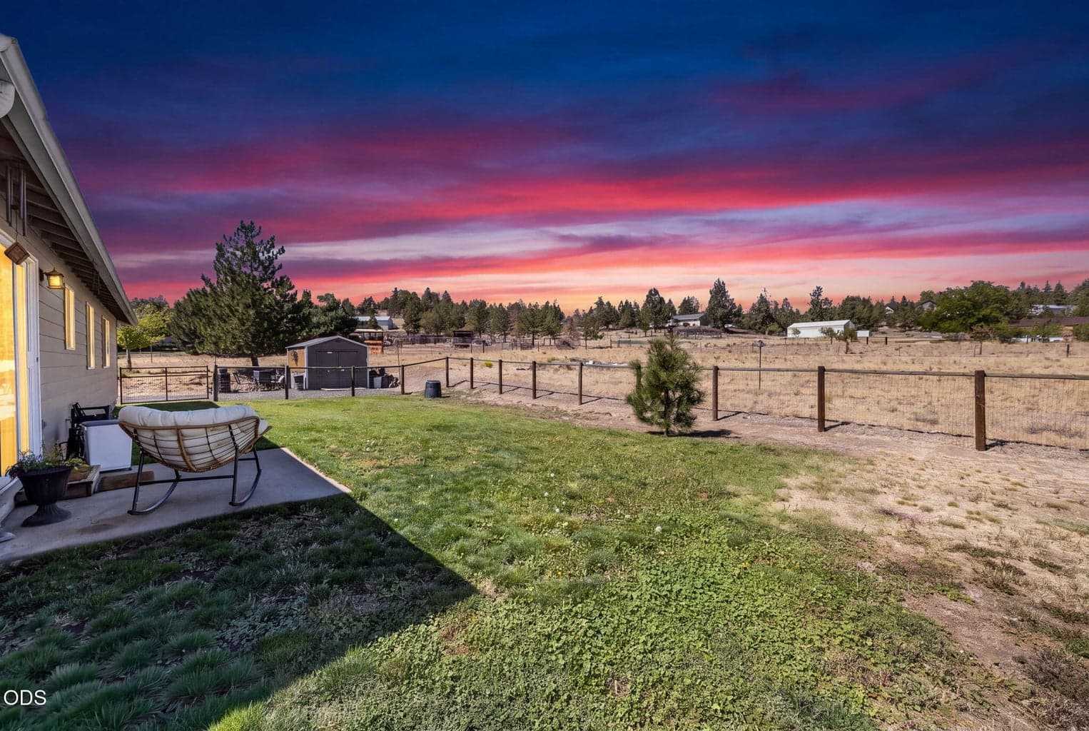 Photo of 1940 SE Sagebrush Drive 3 of 62