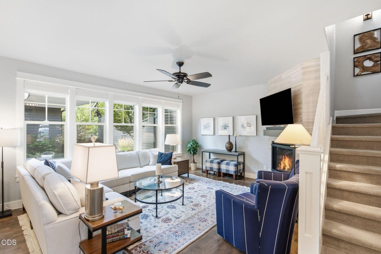 Photo of 1683 NW Lewis Street 5 of 43