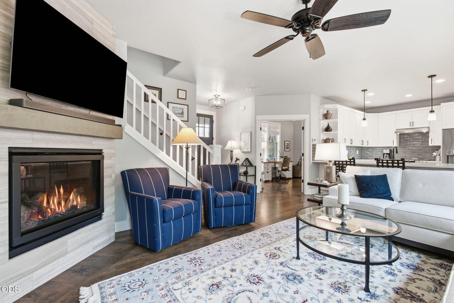 Photo of 1683 NW Lewis Street 7 of 43