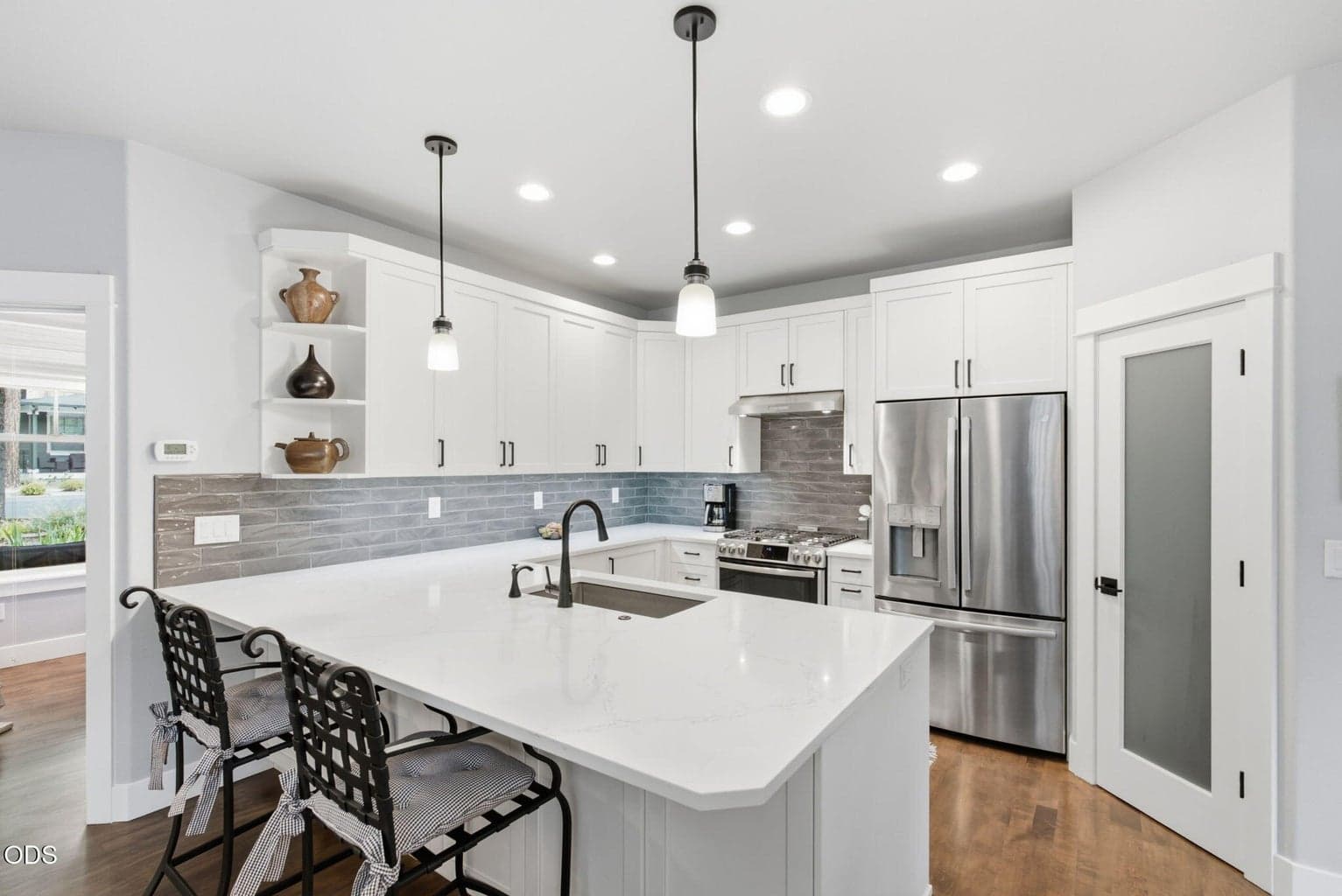 Photo of 1683 NW Lewis Street 9 of 43
