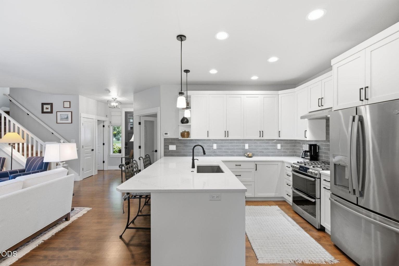 Photo of 1683 NW Lewis Street 10 of 43