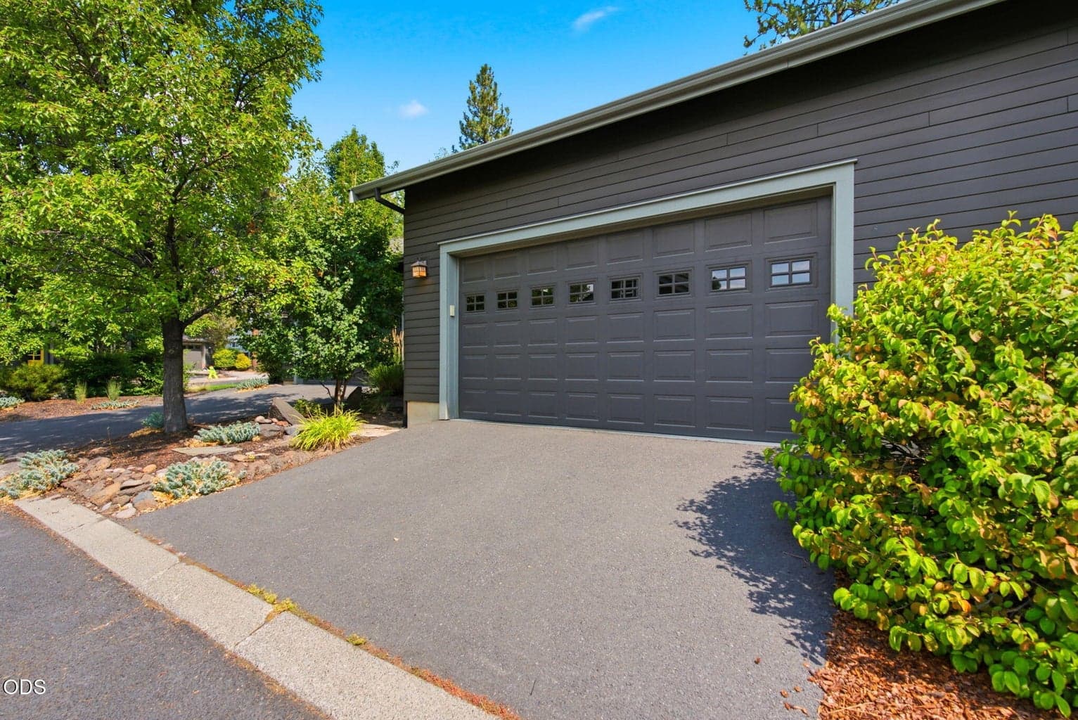 Photo of 1683 NW Lewis Street 33 of 43