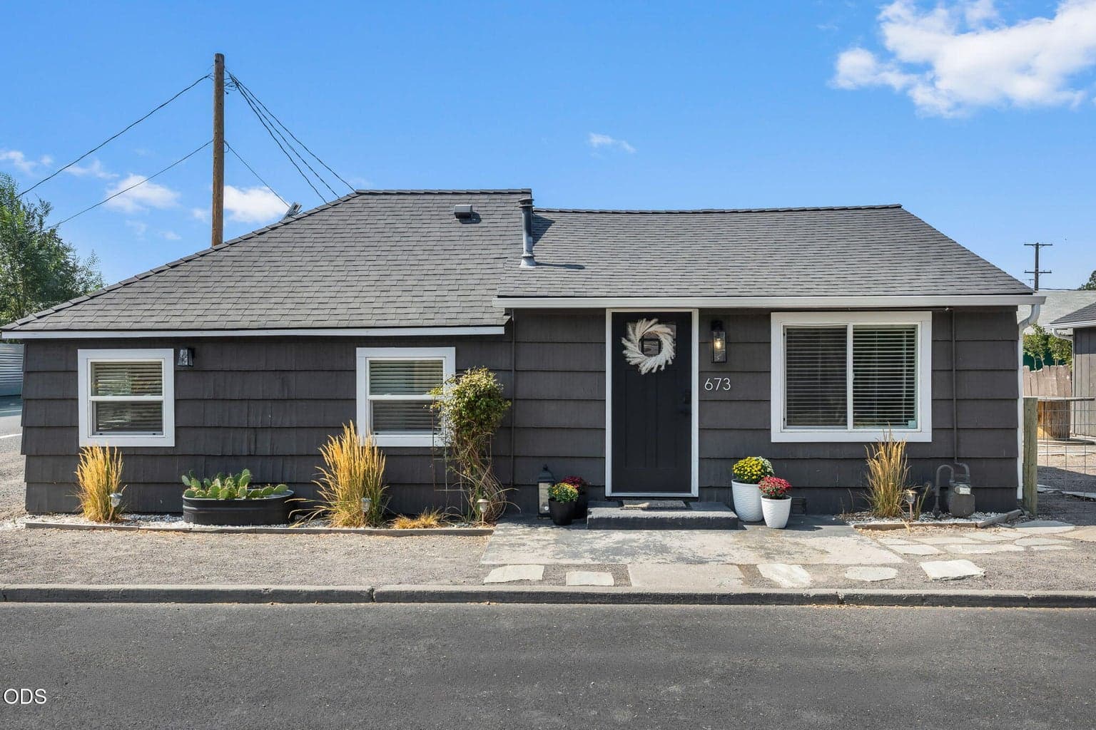 Photo of 673 NE Garner Street 2 of 35