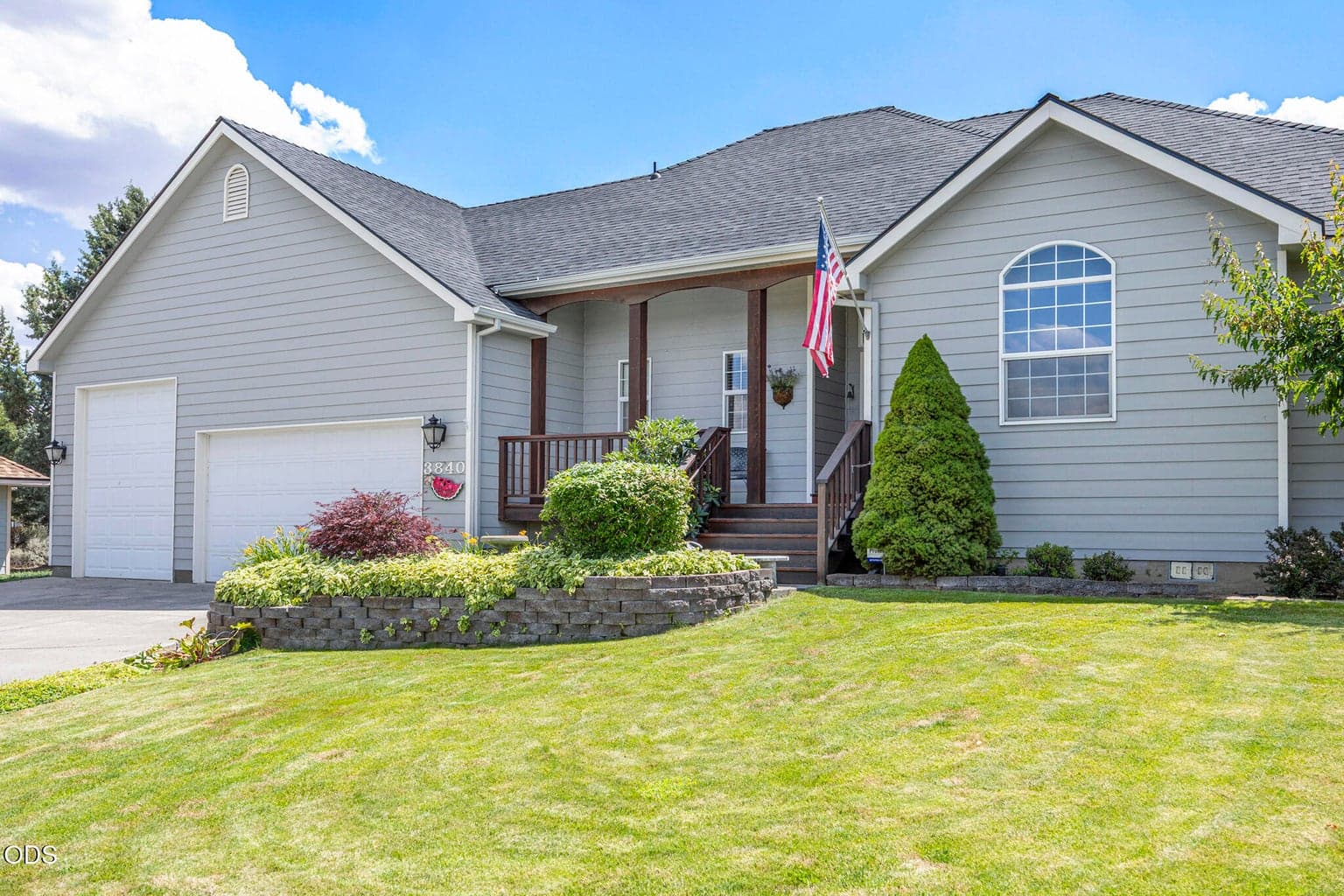 Photo of 3840 SW Summit Avenue 1 of 46