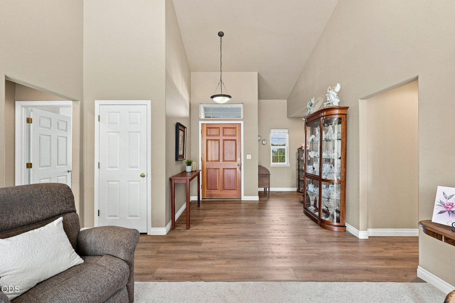 Photo of 3840 SW Summit Avenue 8 of 46