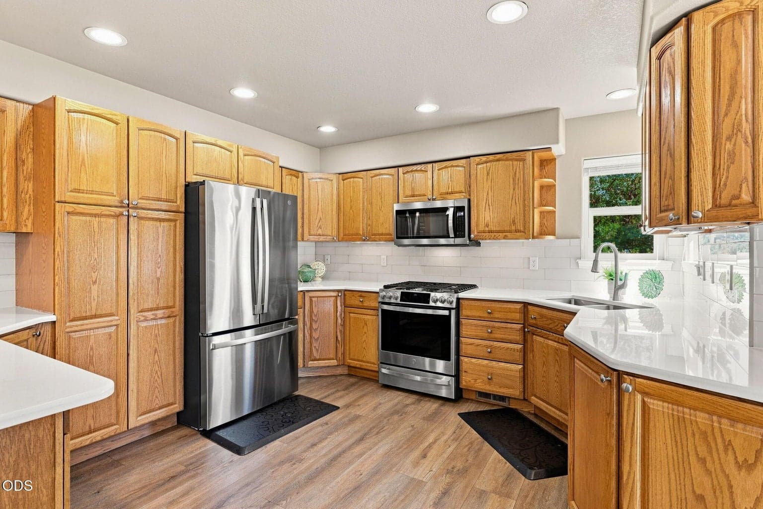Photo of 3840 SW Summit Avenue 21 of 46