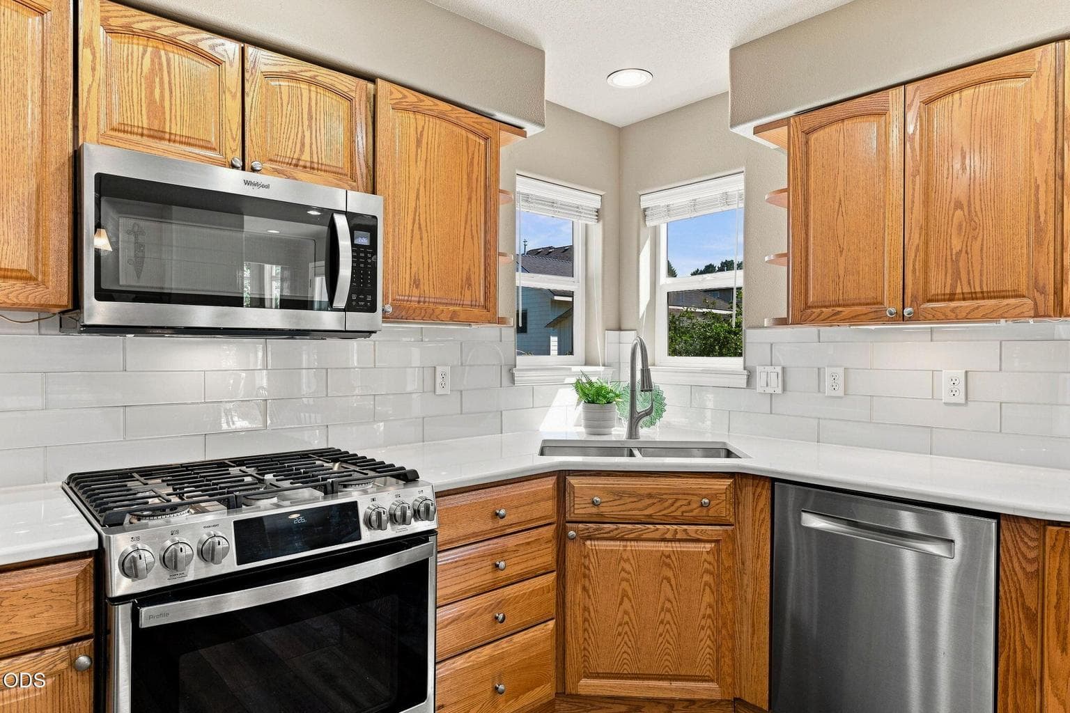 Photo of 3840 SW Summit Avenue 22 of 46