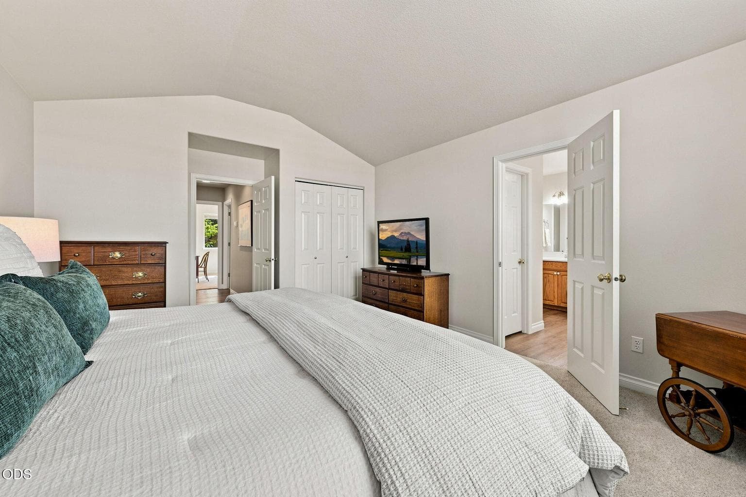 Photo of 3840 SW Summit Avenue 26 of 46