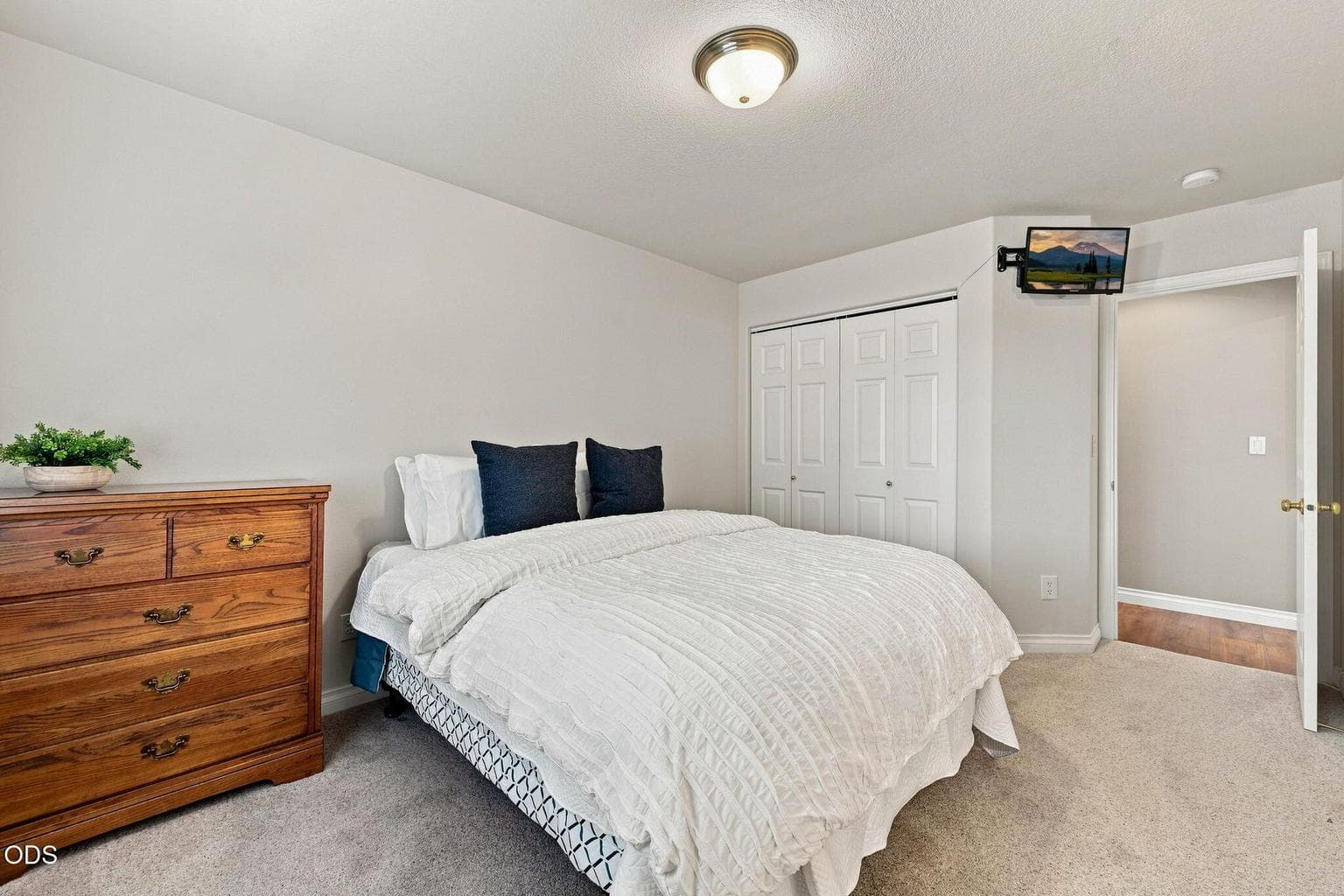 Photo of 3840 SW Summit Avenue 32 of 46