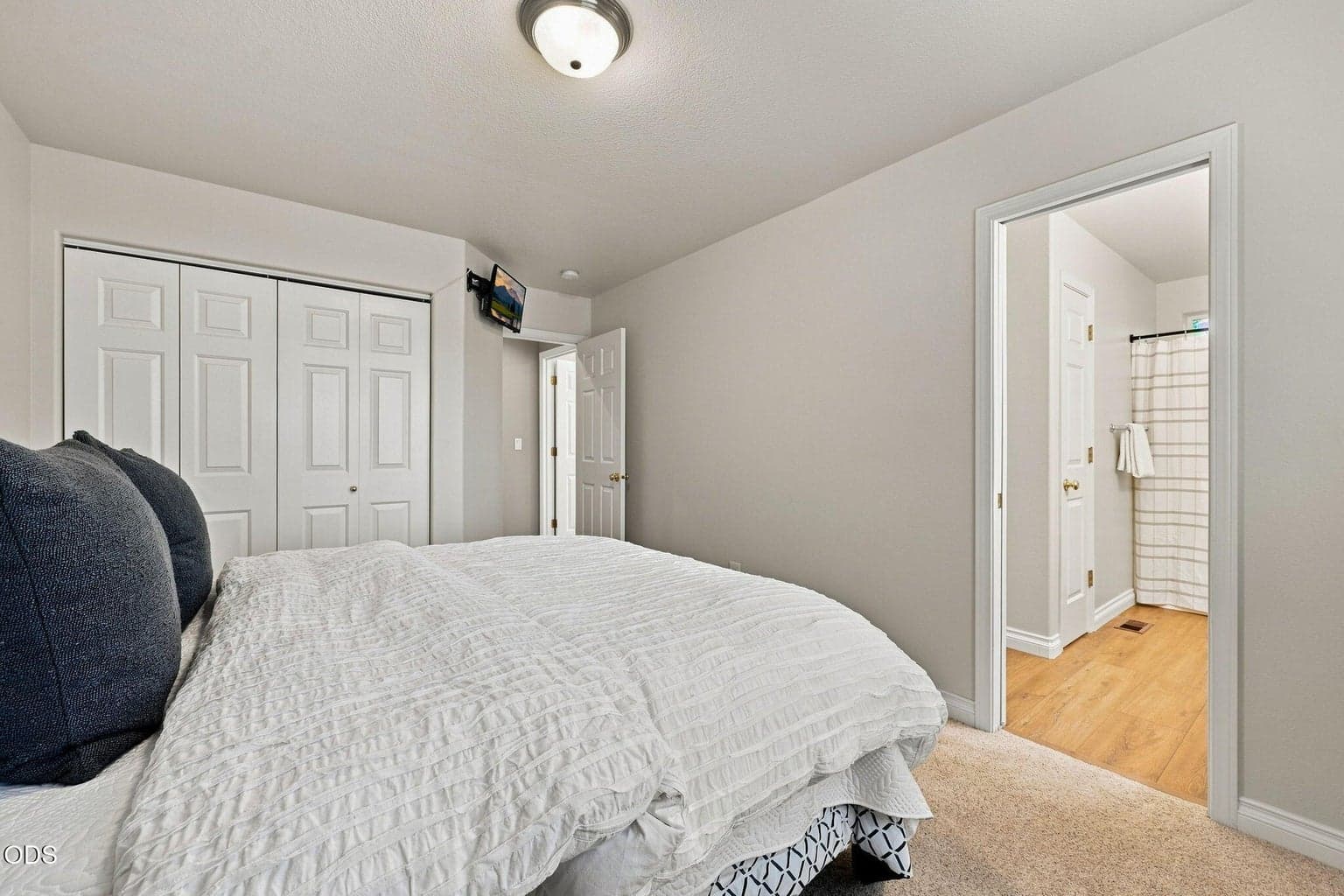 Photo of 3840 SW Summit Avenue 33 of 46