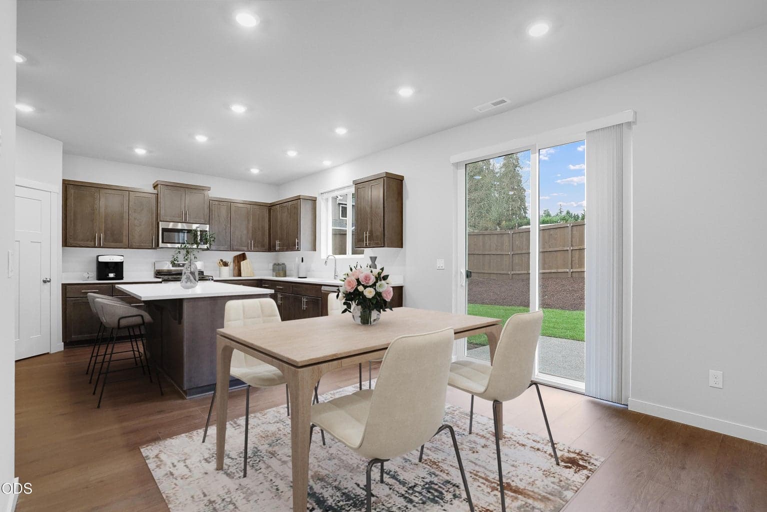 Photo of 63114 NE Henningsen Pl 7 of 19