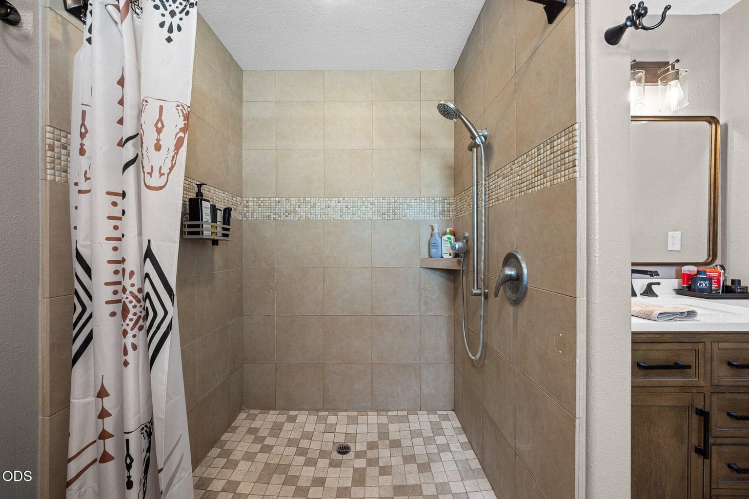 Photo of 752 NE Blackbear Street 16 of 37