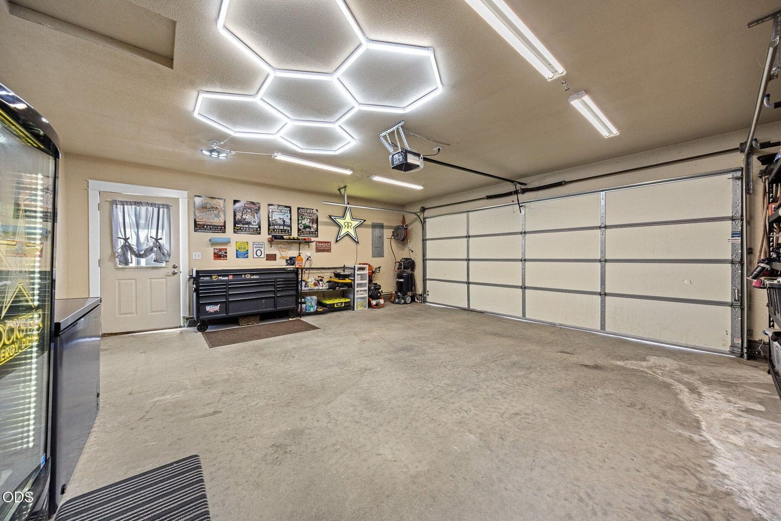 Photo of 752 NE Blackbear Street 25 of 37