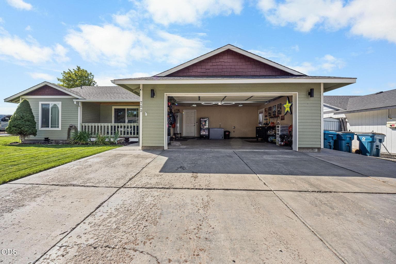 Photo of 752 NE Blackbear Street 33 of 37