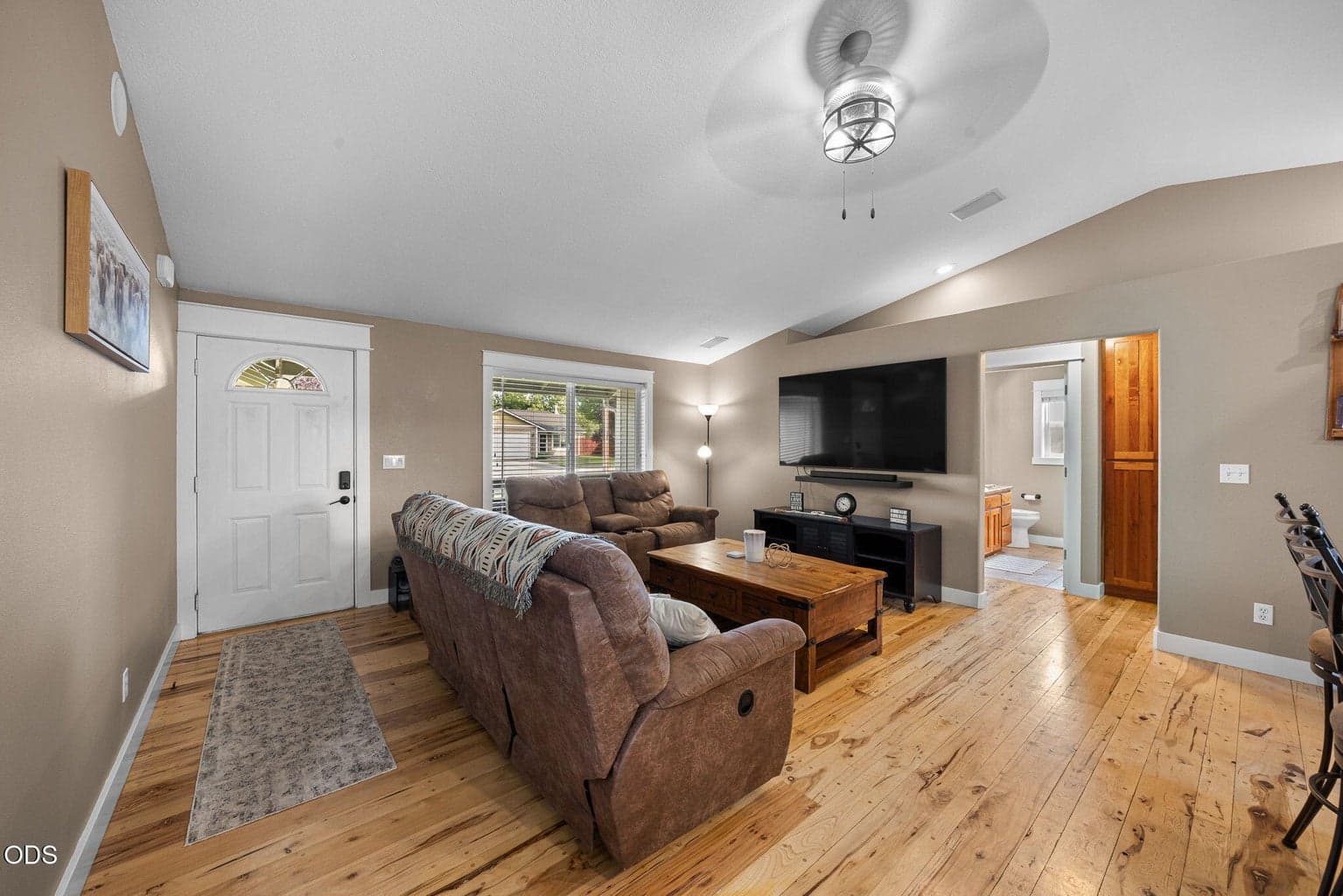 Photo of 752 NE Blackbear Street 3 of 37